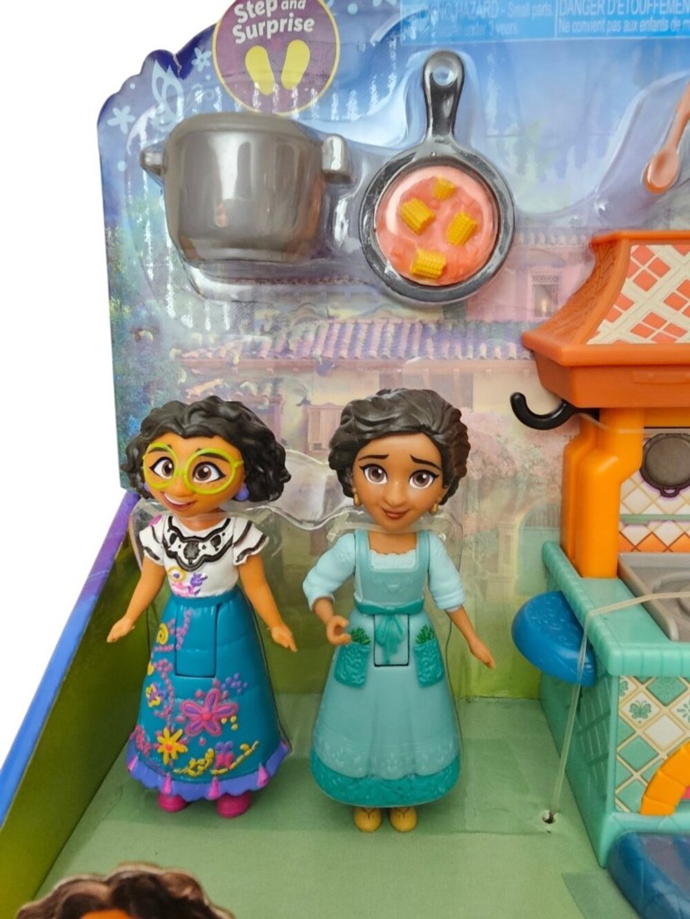 Encanto Disney Mirabel and Julieta Step and Stir Doll Playset 9 Pieces, New - Picture 3 of 6